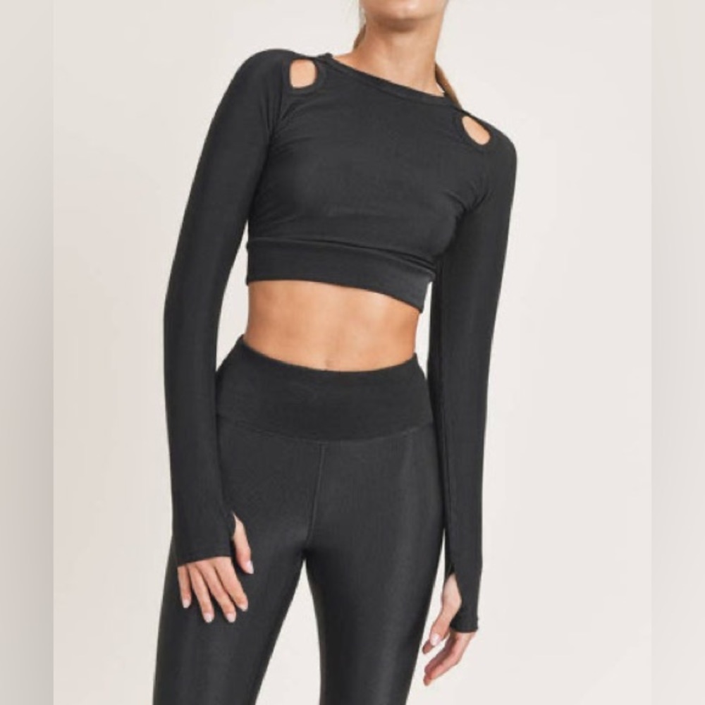 🖤Mono B Micro-Ribbed Long Sleeve Moisture-Wicking Active Crop Top w/ Cutouts🖤